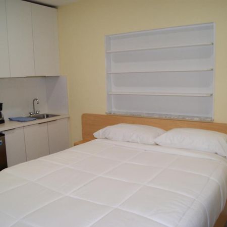 Private Studio Two Miles From Hard Rock Stadium ไมอามีการ์เดนส์ ภายนอก รูปภาพ