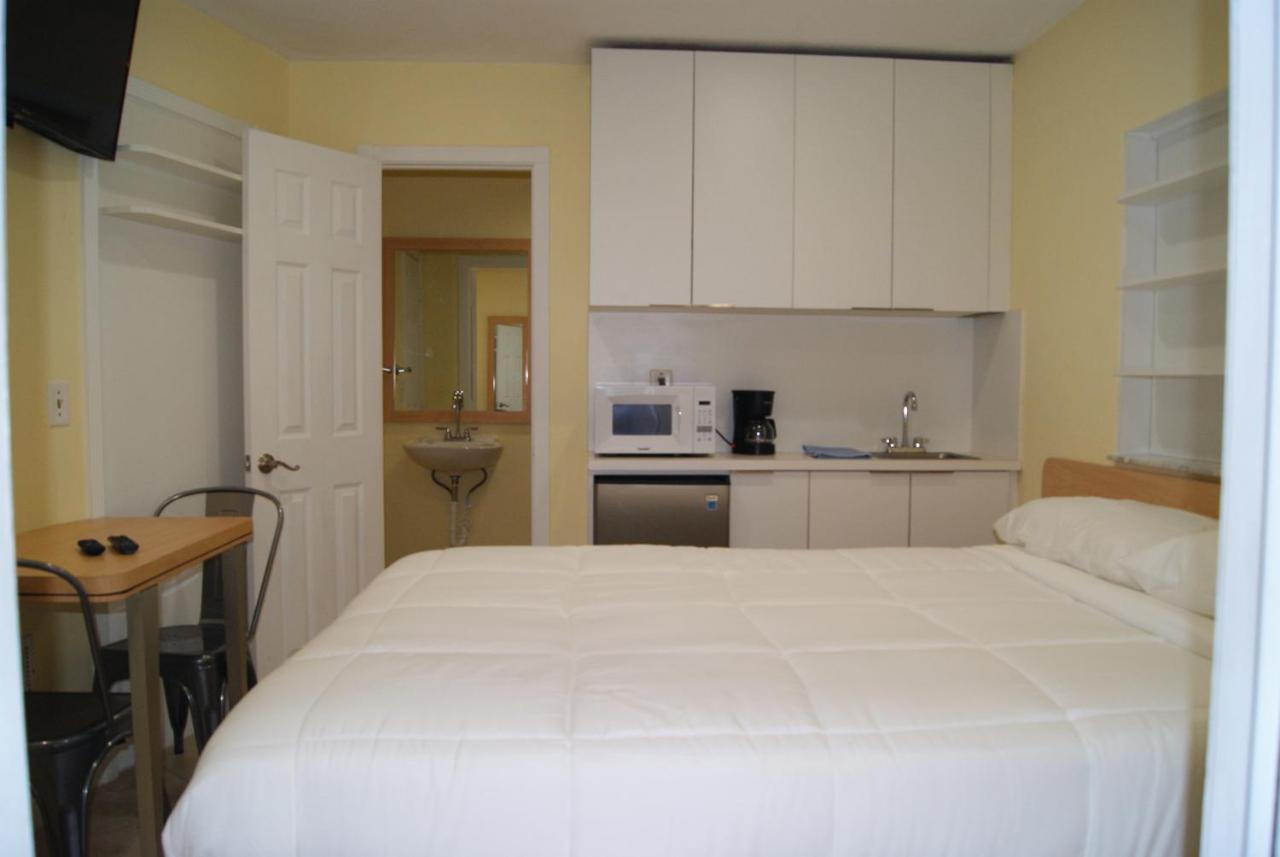 Private Studio Two Miles From Hard Rock Stadium ไมอามีการ์เดนส์ ภายนอก รูปภาพ