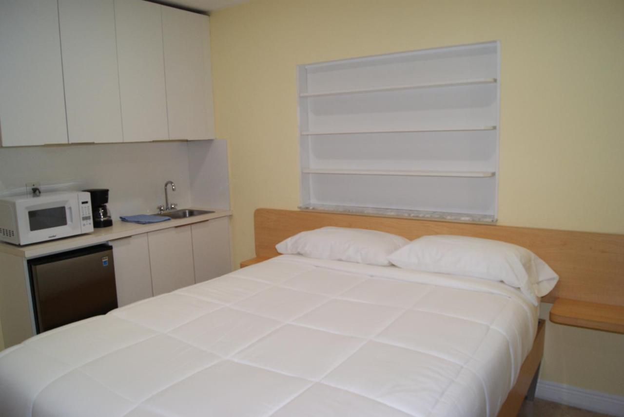 Private Studio Two Miles From Hard Rock Stadium ไมอามีการ์เดนส์ ภายนอก รูปภาพ